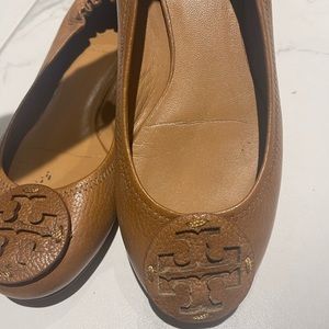 Tori Burch Brown flats